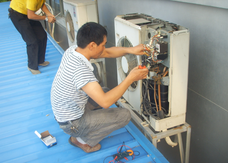 空调铜管滴水怎么回事